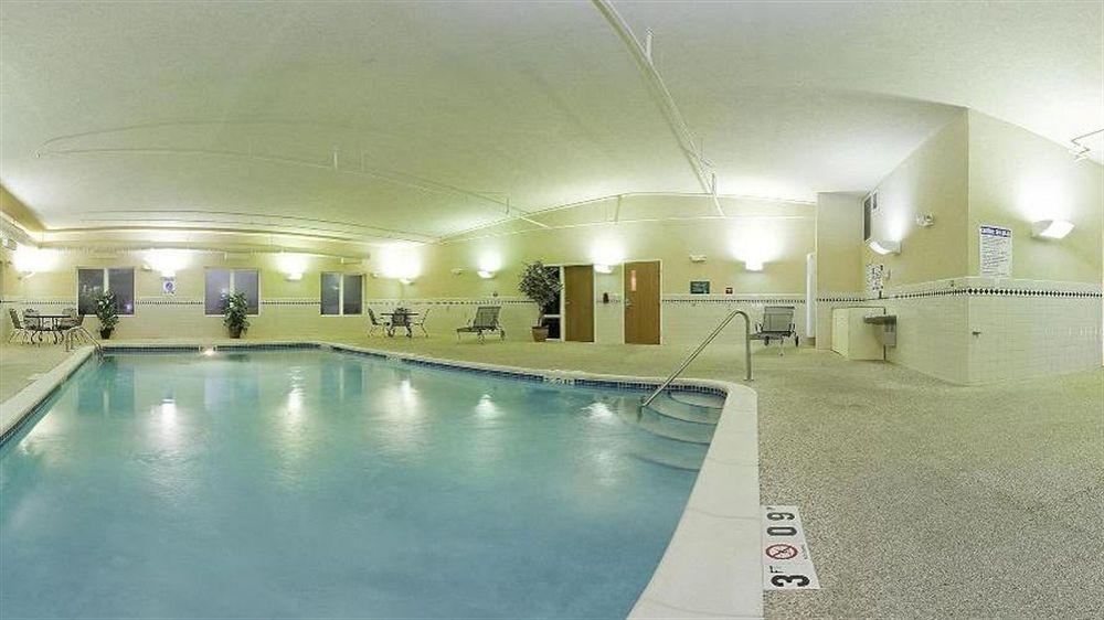 Holiday Inn Express & Suites Logan, An Ihg Hotel Екстер'єр фото
