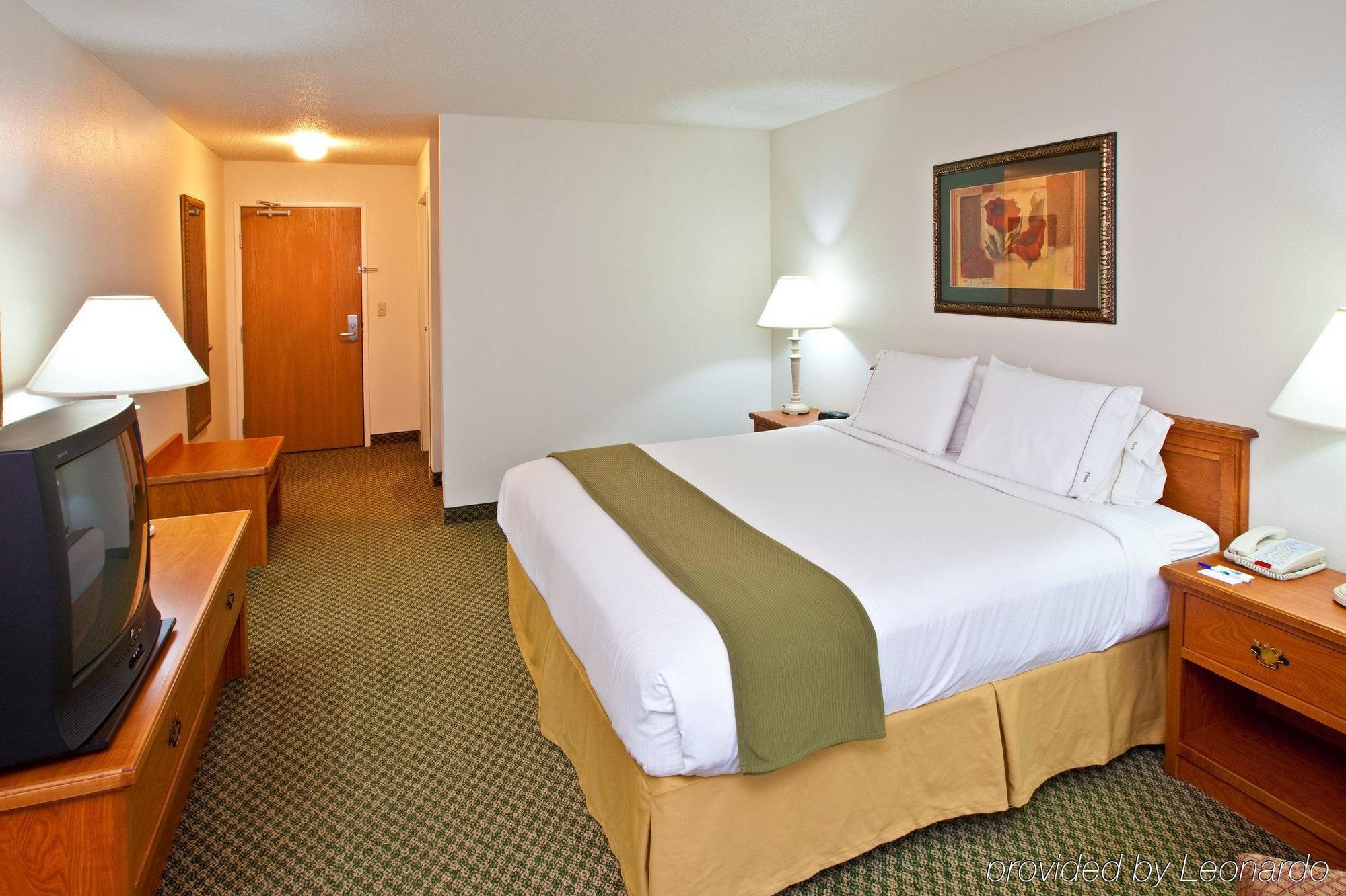 Holiday Inn Express & Suites Logan, An Ihg Hotel Номер фото