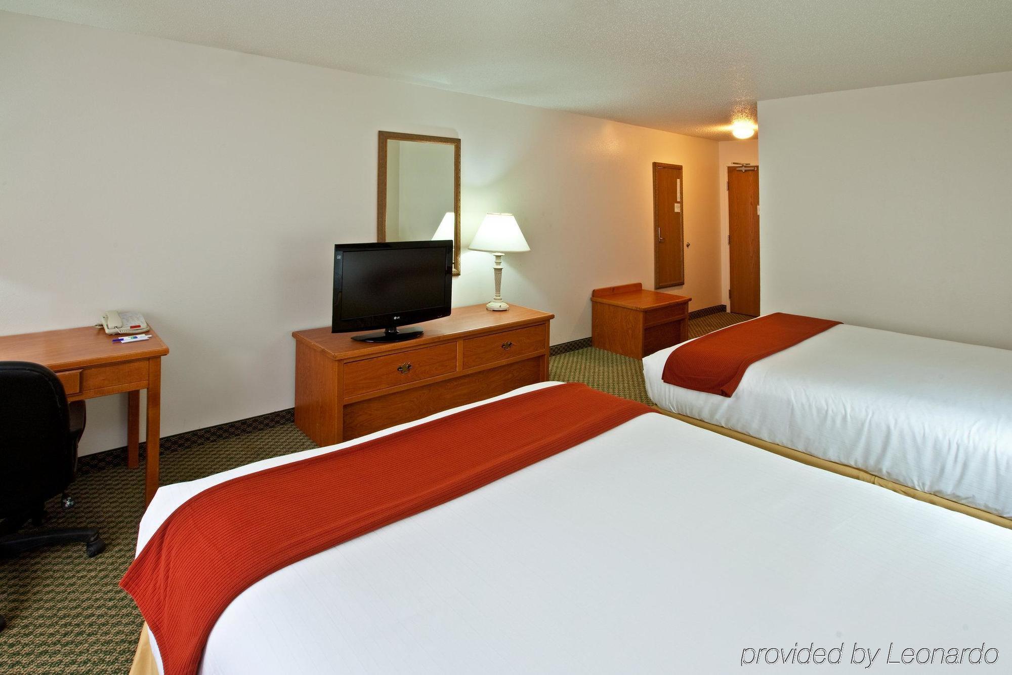 Holiday Inn Express & Suites Logan, An Ihg Hotel Екстер'єр фото
