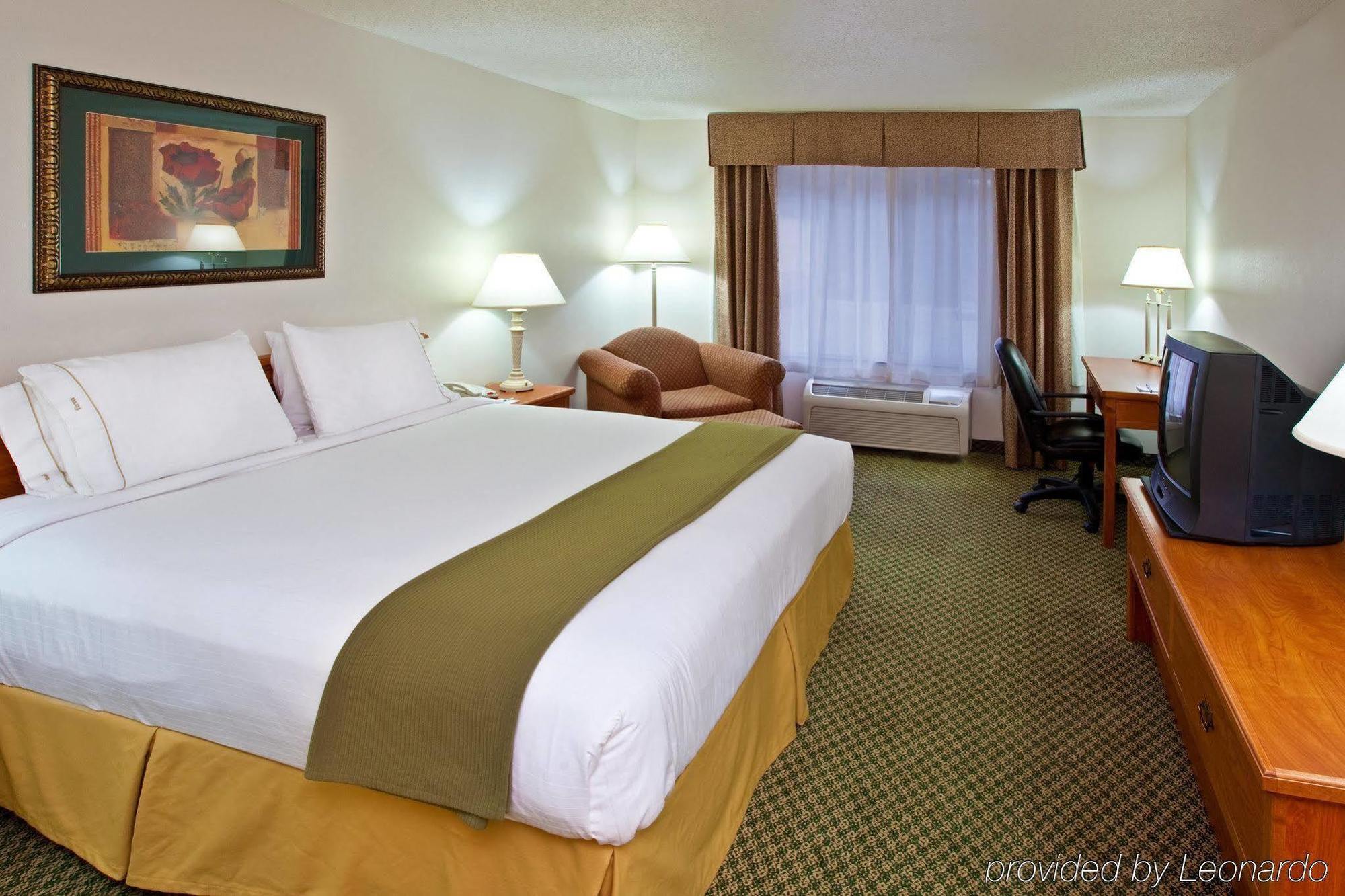 Holiday Inn Express & Suites Logan, An Ihg Hotel Екстер'єр фото