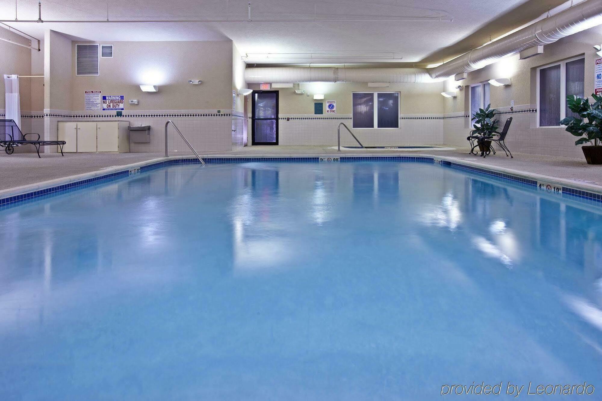 Holiday Inn Express & Suites Logan, An Ihg Hotel Екстер'єр фото