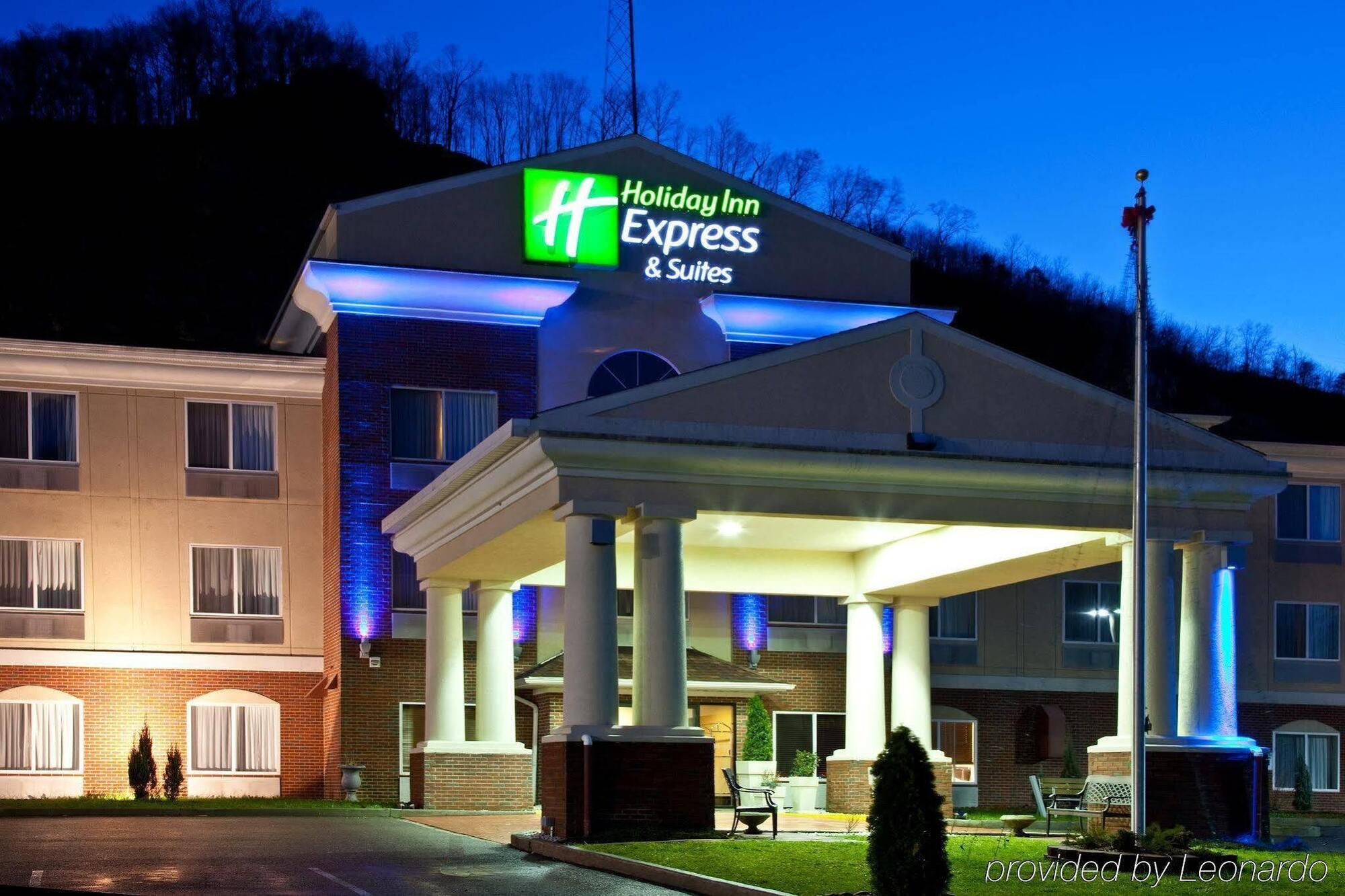 Holiday Inn Express & Suites Logan, An Ihg Hotel Екстер'єр фото