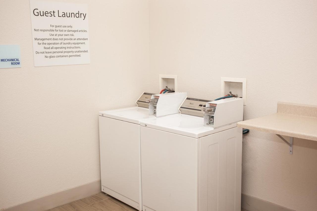 Holiday Inn Express & Suites Logan, An Ihg Hotel Екстер'єр фото