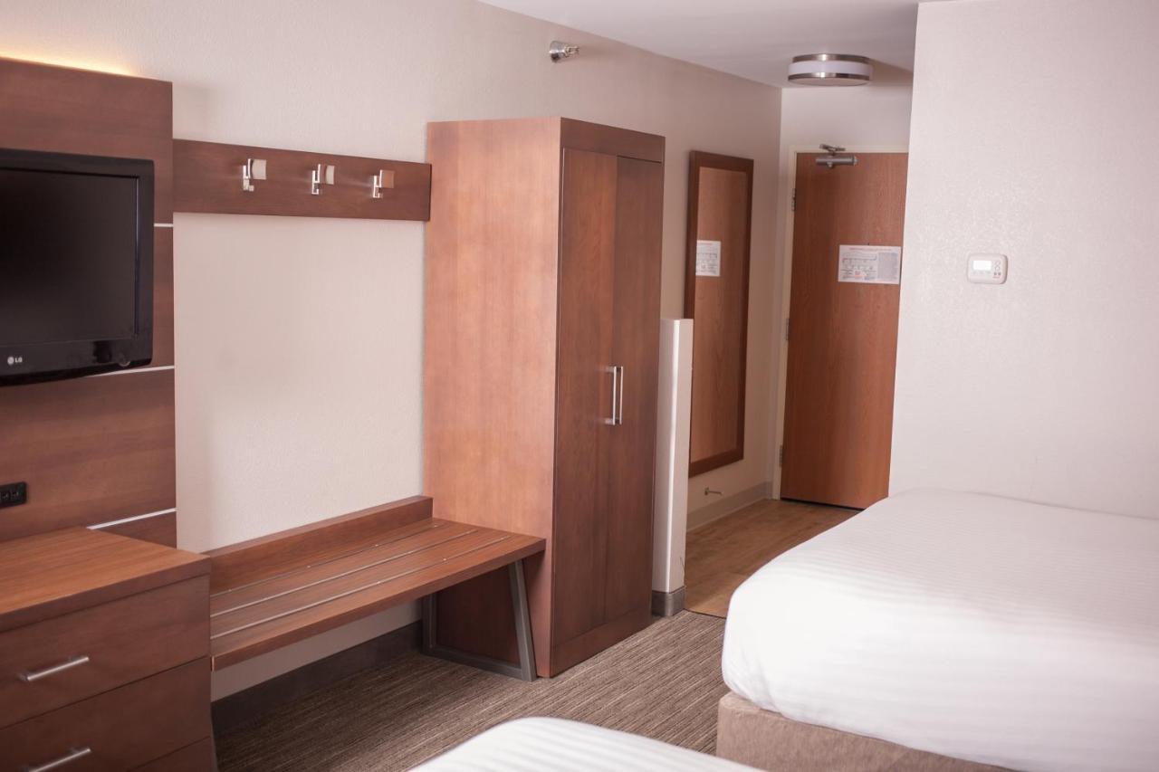 Holiday Inn Express & Suites Logan, An Ihg Hotel Екстер'єр фото